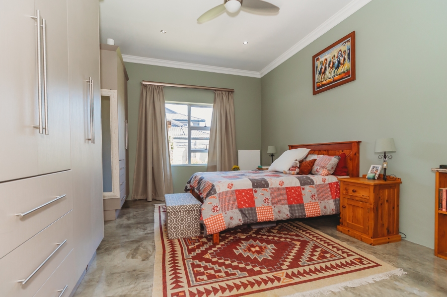 5 Bedroom Property for Sale in Heather Park Western Cape